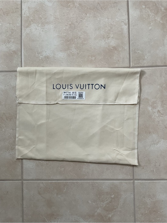 Louis Vuitton Accessories - Louis Vuitton Cream Dust Bag with Navy Logo